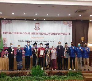 GAMKI Wisuda IWU -1 264px